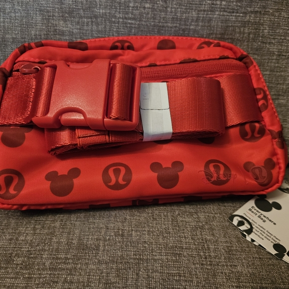 Lululemon ath Red Crossbody Bag - Picture 2 of 3